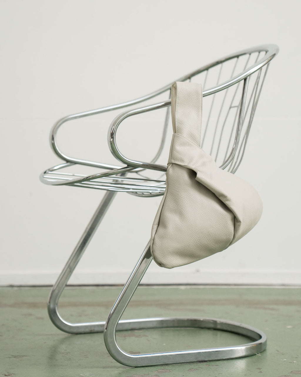 LIGHT GREY KNOTBAG