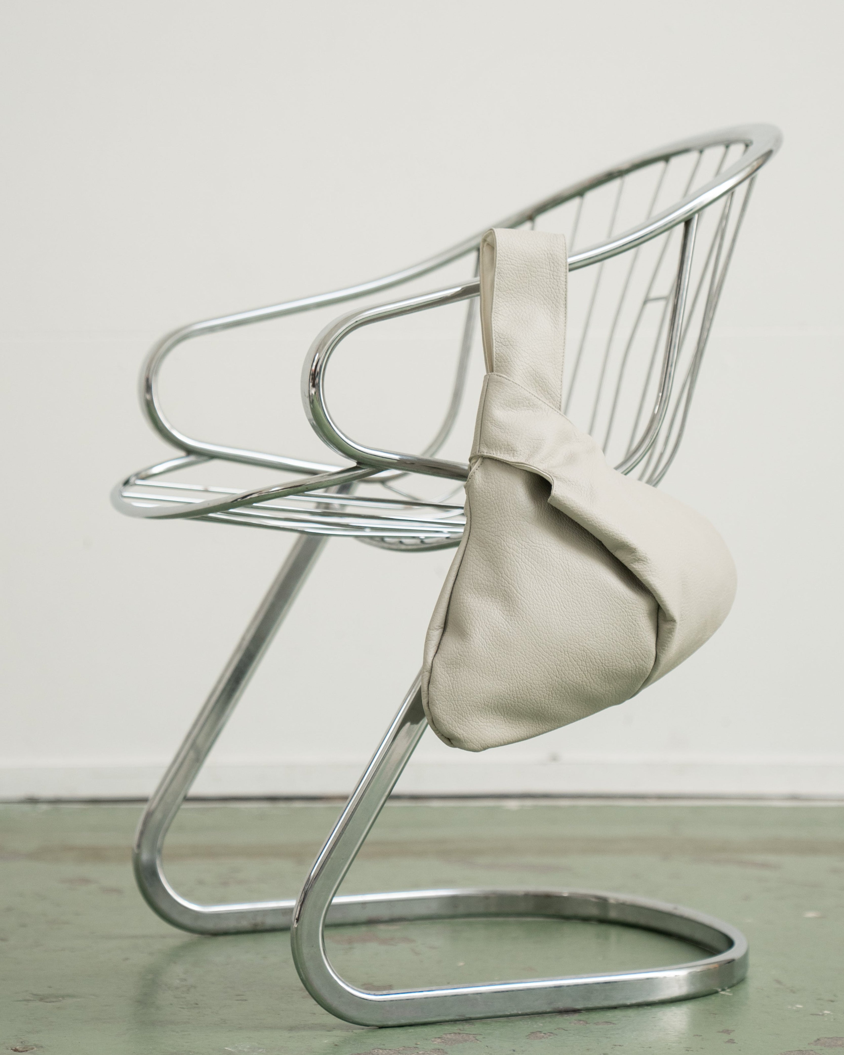 LIGHT GREY KNOTBAG