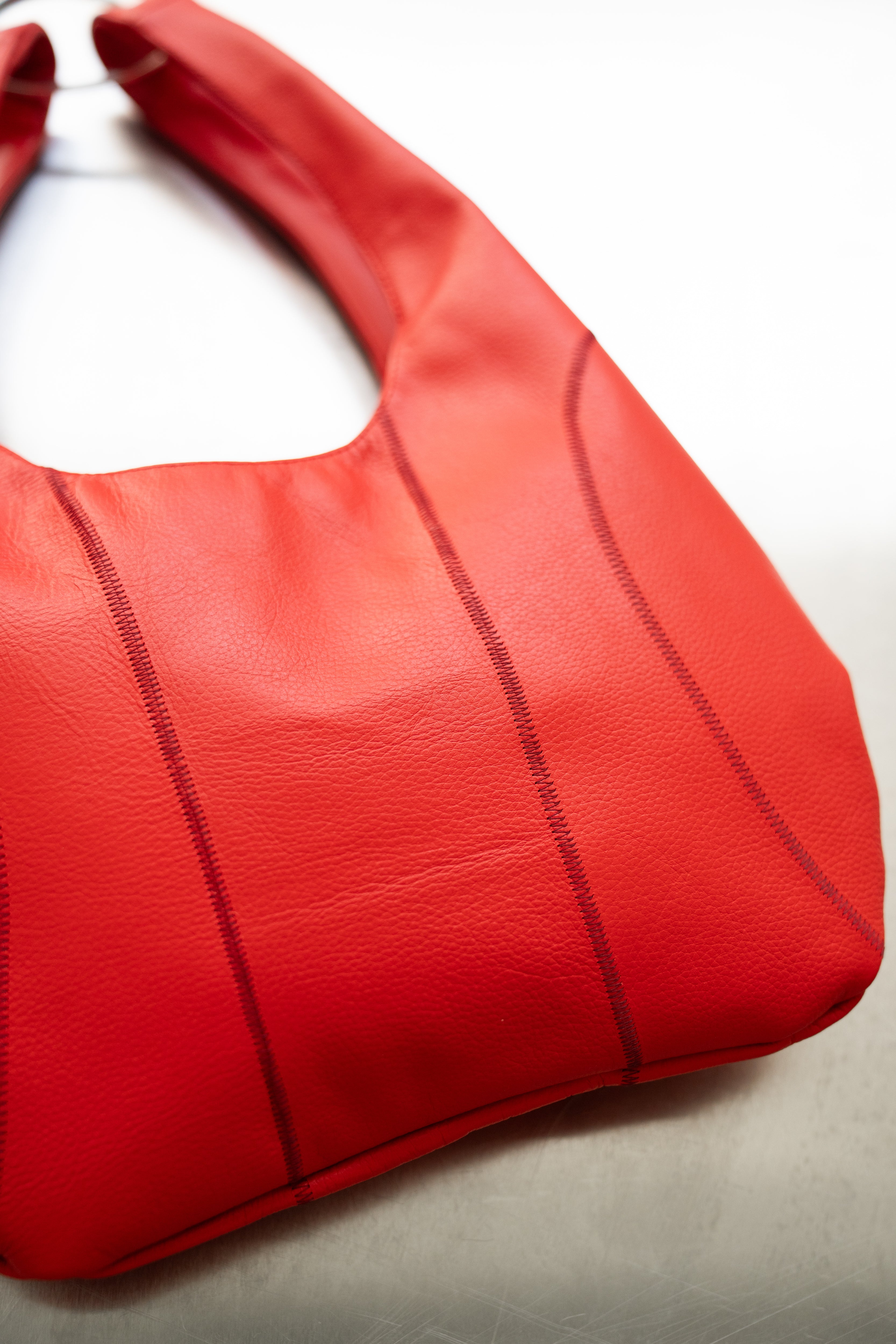 RED RINGBAG WITH DARK RED STITCHING